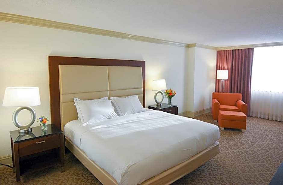 Hilton Palm Beach Airport