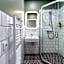Art & Comfort Rooms