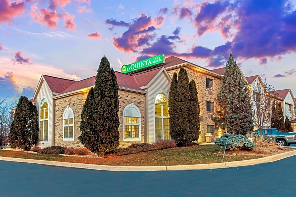 La Quinta Inn & Suites by Wyndham Milwaukee Delafield