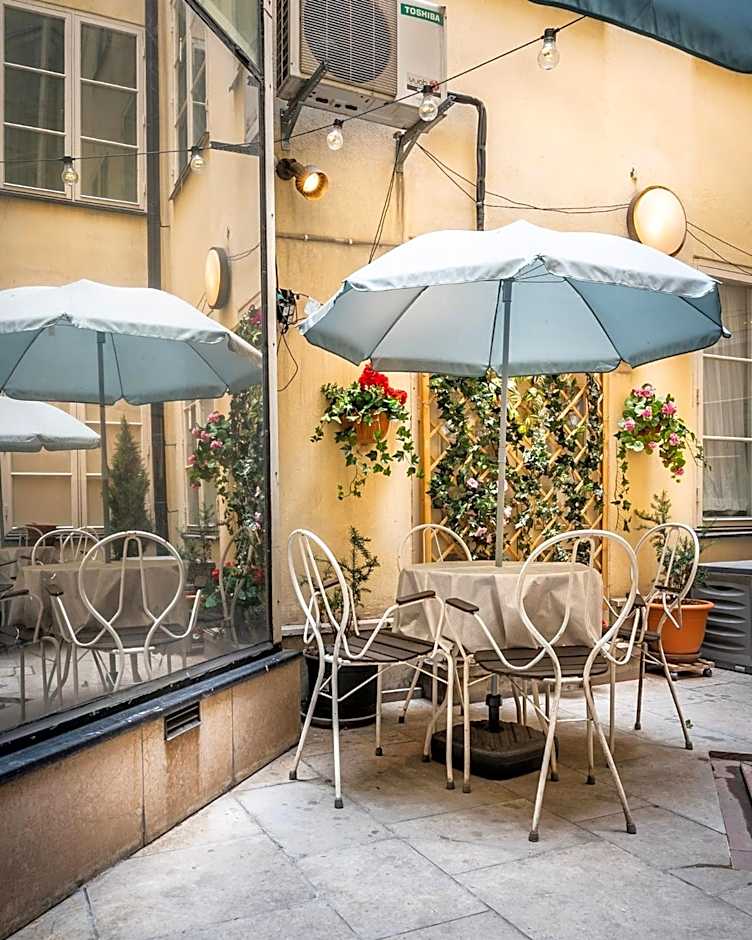 Collector's Lady Hamilton Hotel