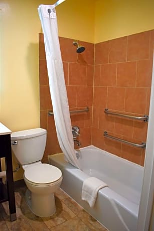 Accessible - 1 Queen 1 Double, Mobility Accessible, Communication Assistance, Bathtub, Microwave And