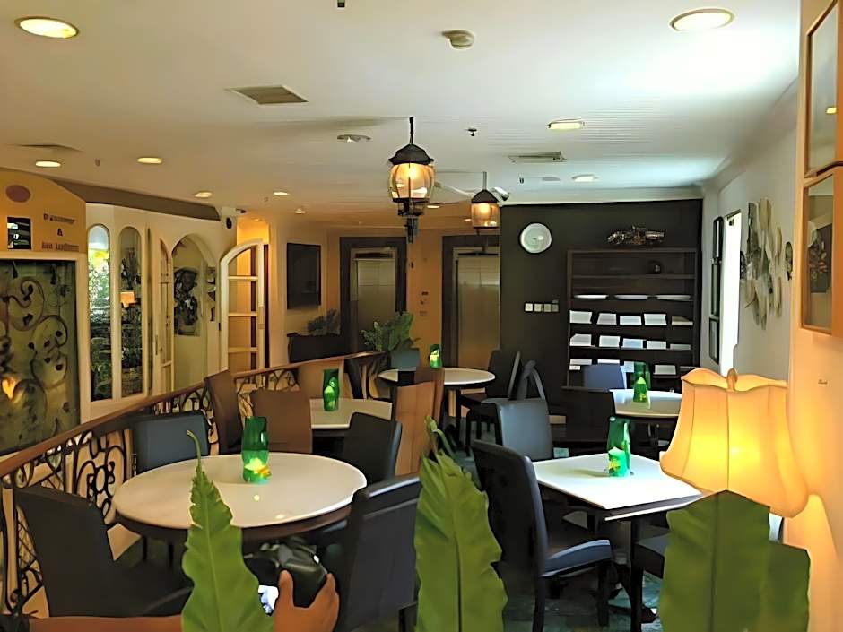 Roosseno Plaza Serviced Apartment