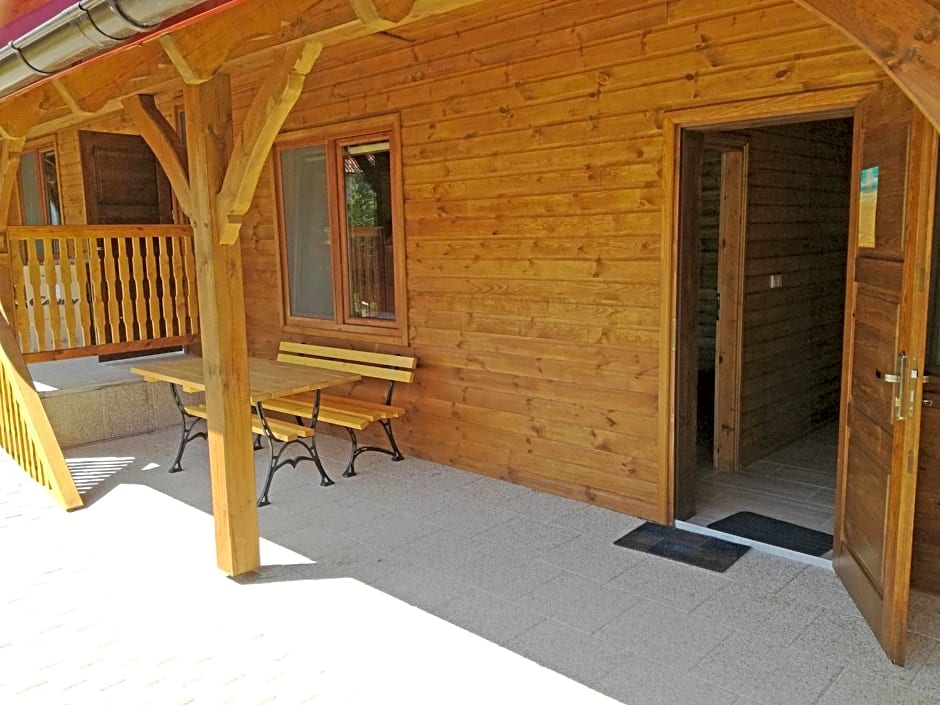 JANTAR Pokoje i Domki u Reni