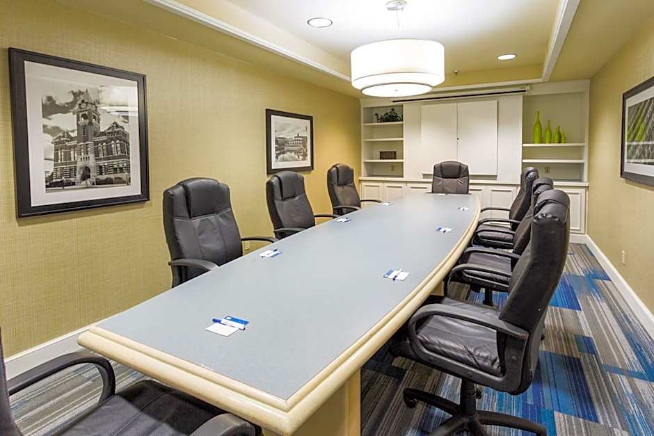 Holiday Inn Express Hotel & Suites Wilmington-University Ctr By IHG