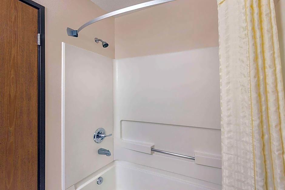 Super 8 by Wyndham Roswell