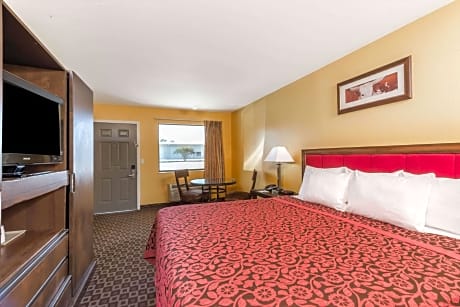 1 King Bed Studio Suite Non-Smoking