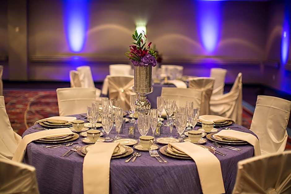Crowne Plaza Suites MSP Airport - Mall of America By IHG