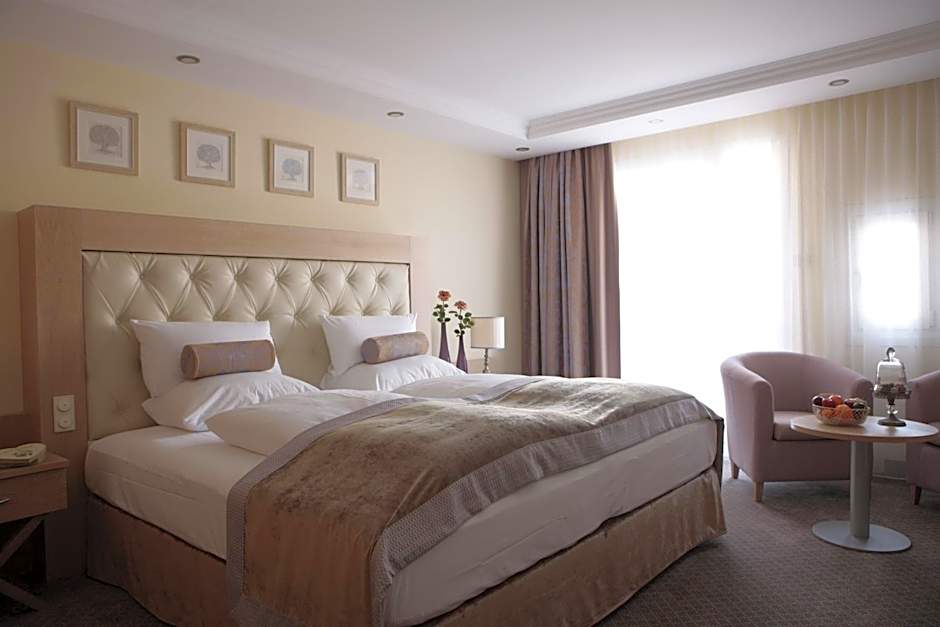 MAXIMILIAN Grand Hotel