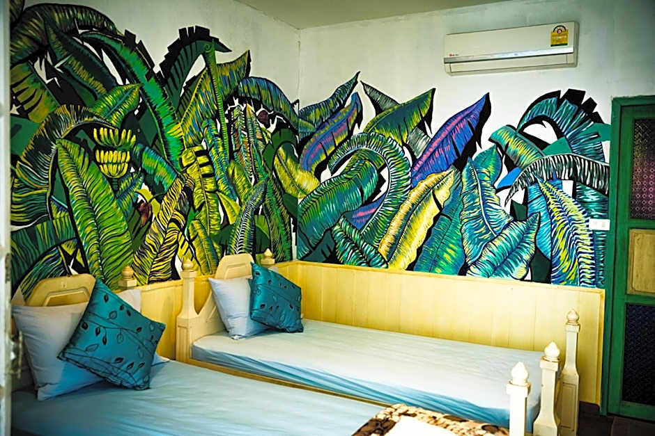 Hostel and Music Bar Bros