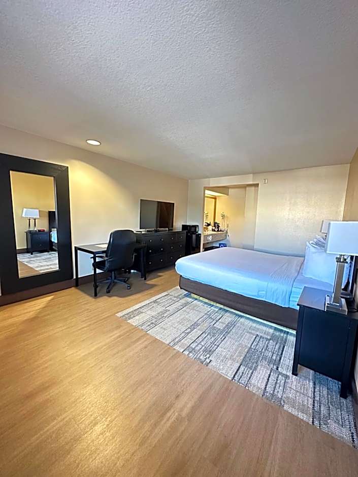 Photo 1 of 10 of 1 King Bed with Sofabed