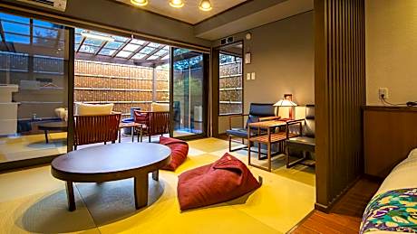 Twin Room with Private External Bathroom