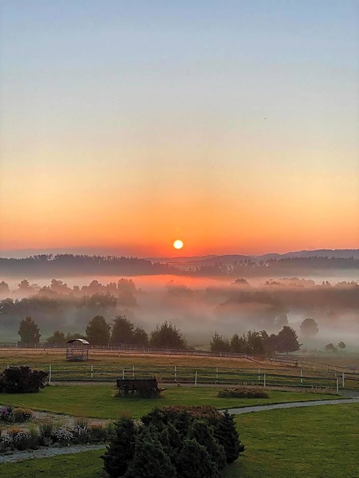 Hotelový a jezdecký areál Dvůr Krutěnice
