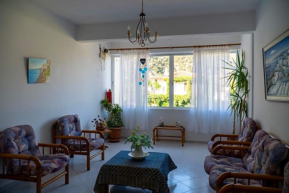 Davis Studios & Apartments