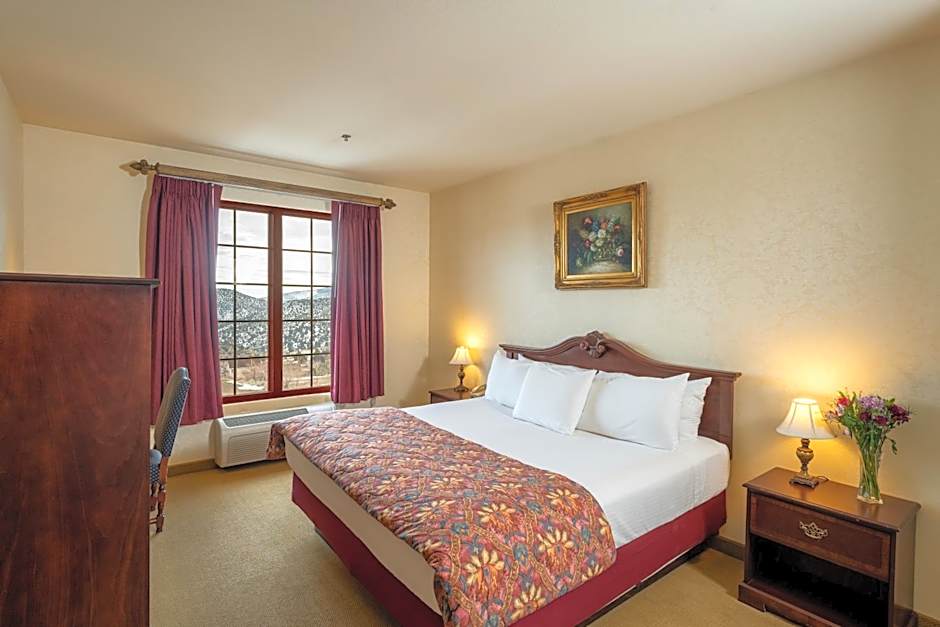 Photo 1 of 18 of Silverland Inn