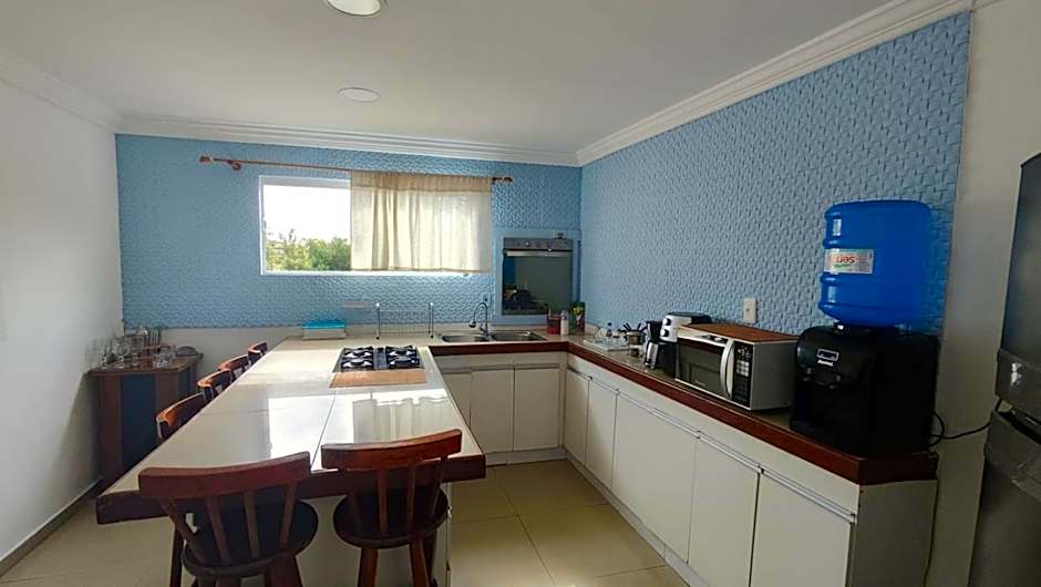 Casa completa a 70 m da praia dos ossos