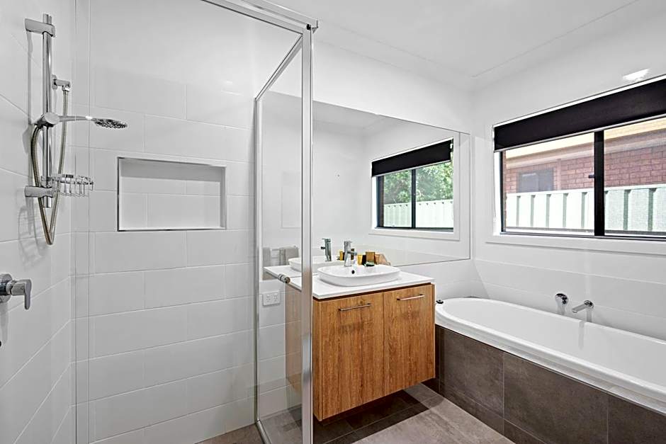 Julie-Anna, Bendigo