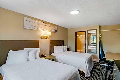 Two Queen Beds Smoking Pet Room