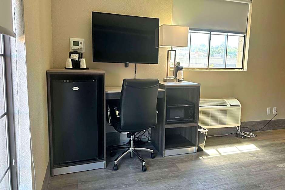 Days Inn by Wyndham San Diego Vista