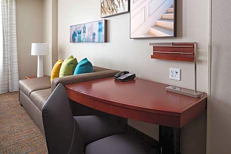 Two-Bedroom Suite with Adapted Tub - Mobility and Hearing Accessible