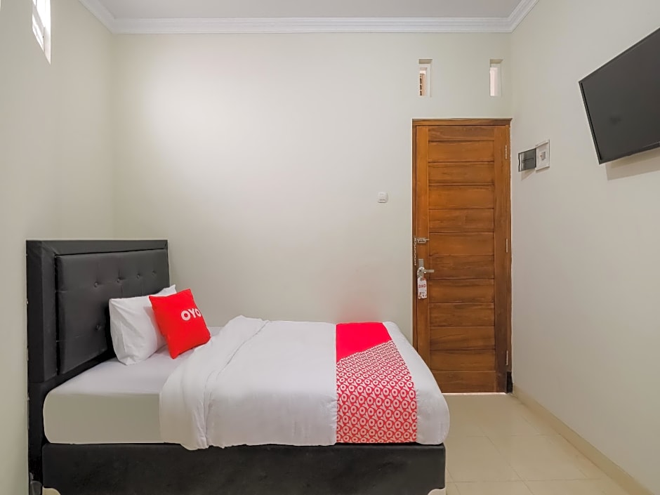 OYO 90045 Annafi Apartel