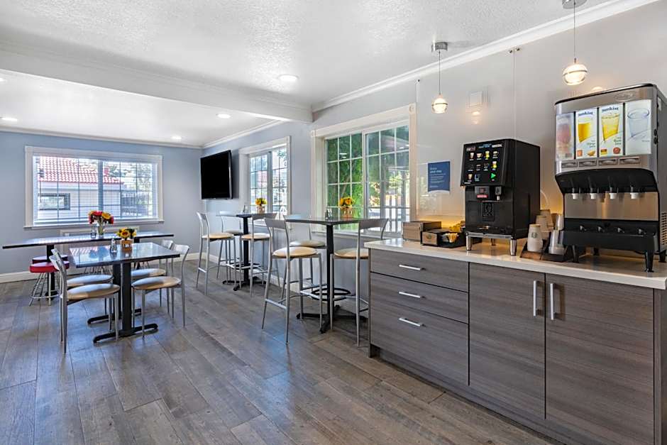 The Orchard Hotel Ukiah Wine Country Free Breakfast, Pool, & Hot Tub