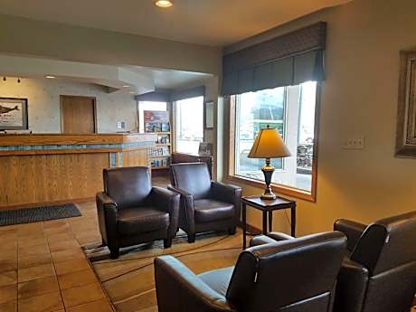 RiverTree Inn & Suites