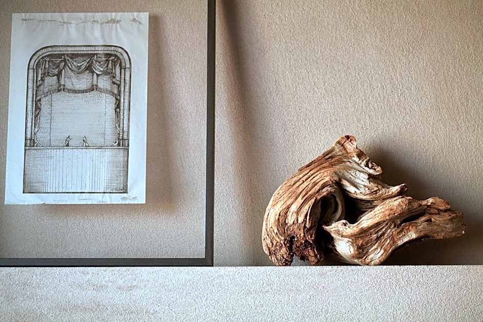 Monastik Living in Athina