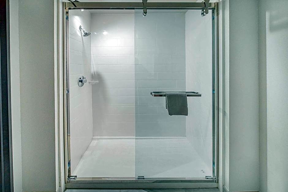 La Quinta Inn & Suites by Wyndham Galveston North at I-45