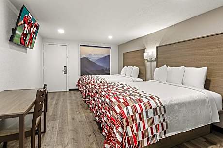 Deluxe 2 Queen Beds with Kitchenette Smoking