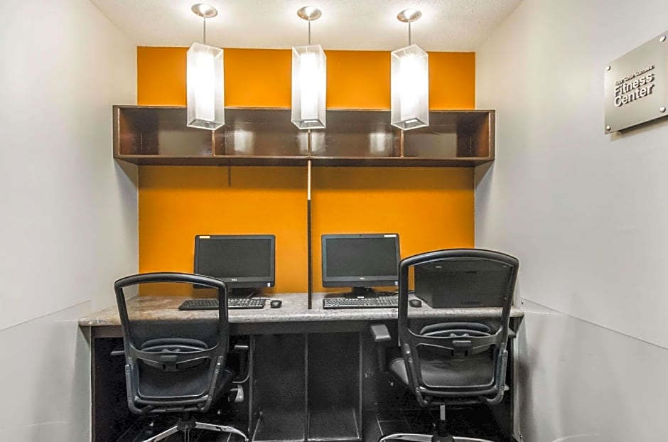 Quality Suites St. Joseph