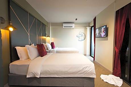 Standard Twin Beds Room