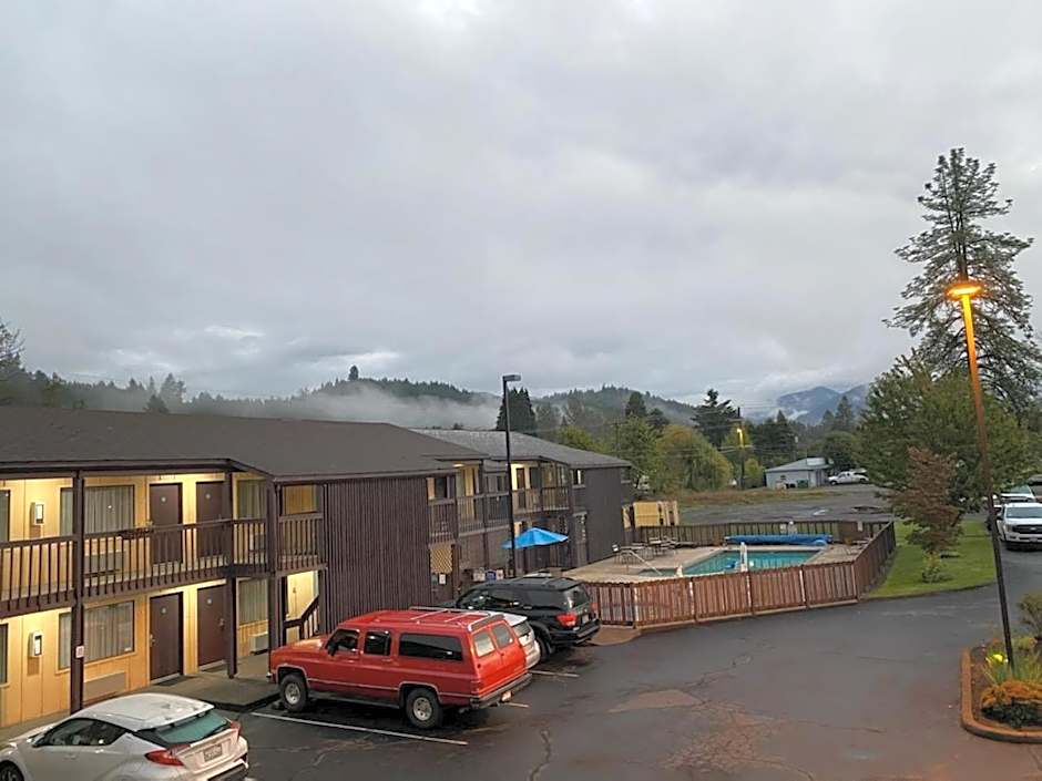 Oakridge Inn & Suites