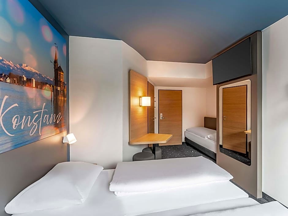 Photo 1 of 4 of Triple Room