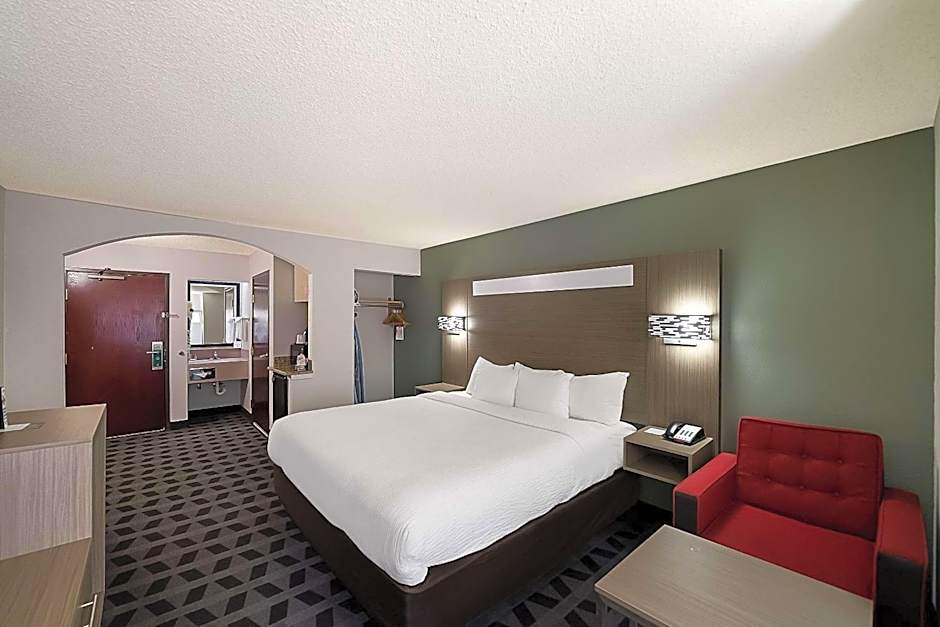 Quality Inn & Suites DFW Airport South