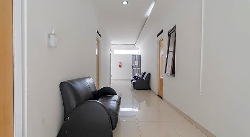 RedDoorz near Alun Alun Bandung 3