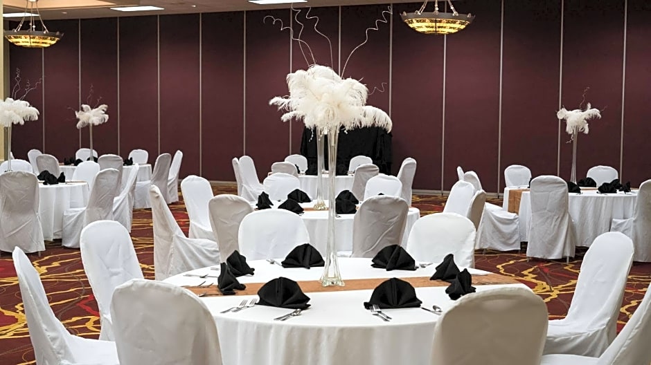 Mcm ElegantA© Hotel & Suites