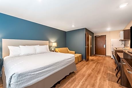 Deluxe Studio 1 King Bed Non-smoking