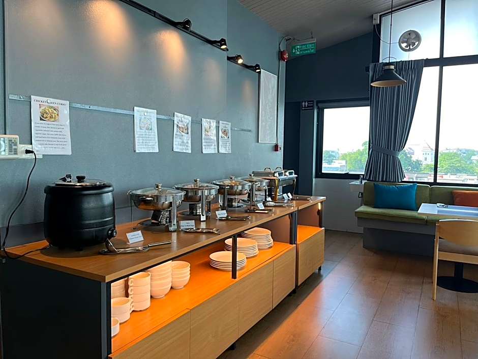 Red Door Samsen Hotel