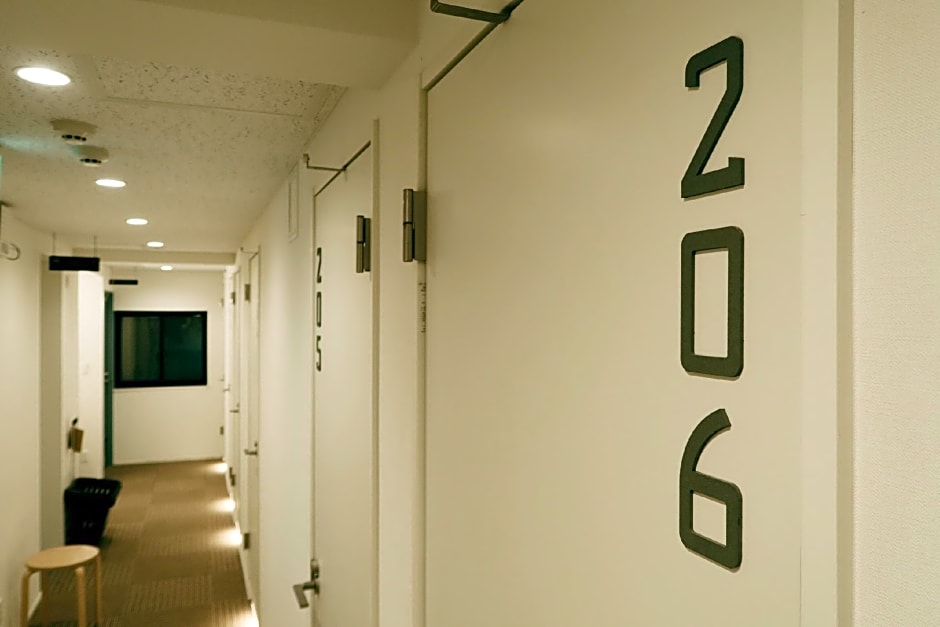 Kangaroo Hotel Side B