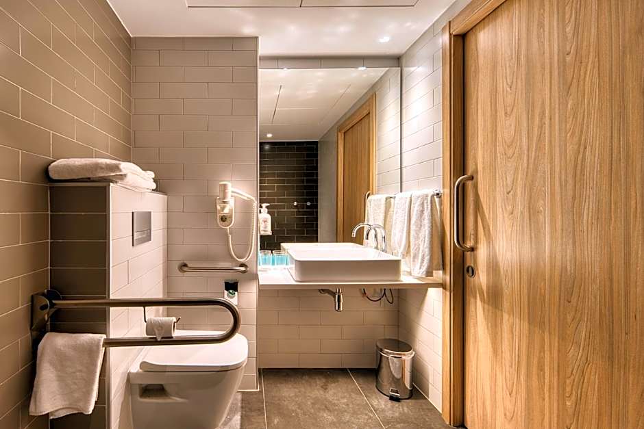 Holiday Inn Express Madrid Airport By IHG