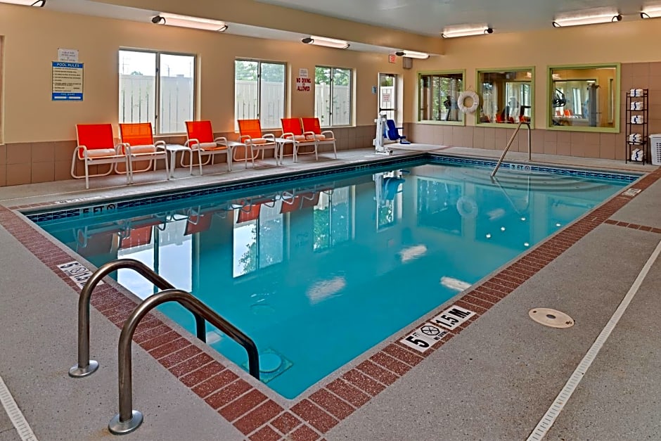 Holiday Inn Express Hotel & Suites Cincinnati-Blue Ash By IHG