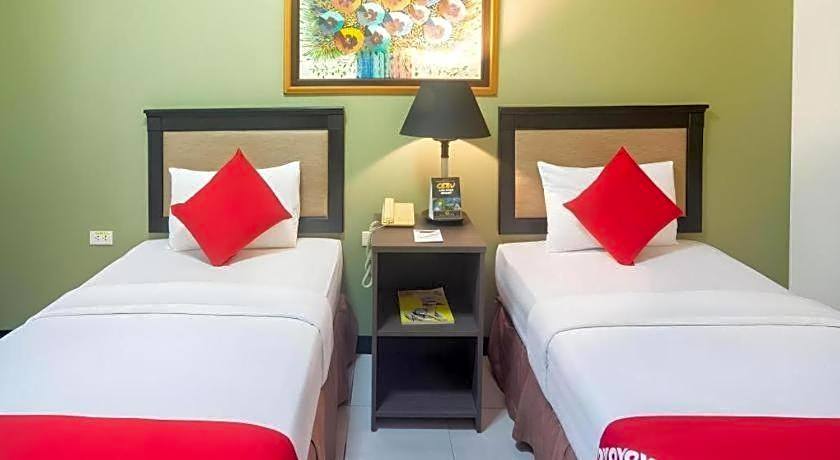 OYO 187 The Maxwell Hotel