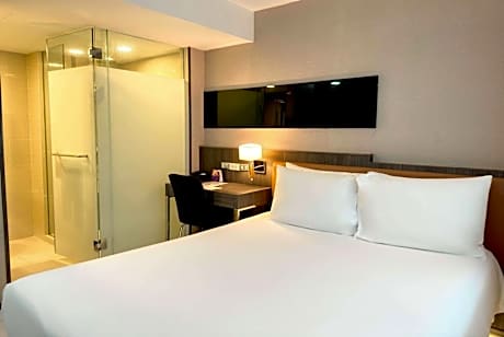 Standard Room with One Queen Bed - Non-Smoking