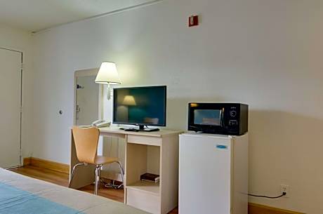 King Room - Disability Access - Non-Smoking