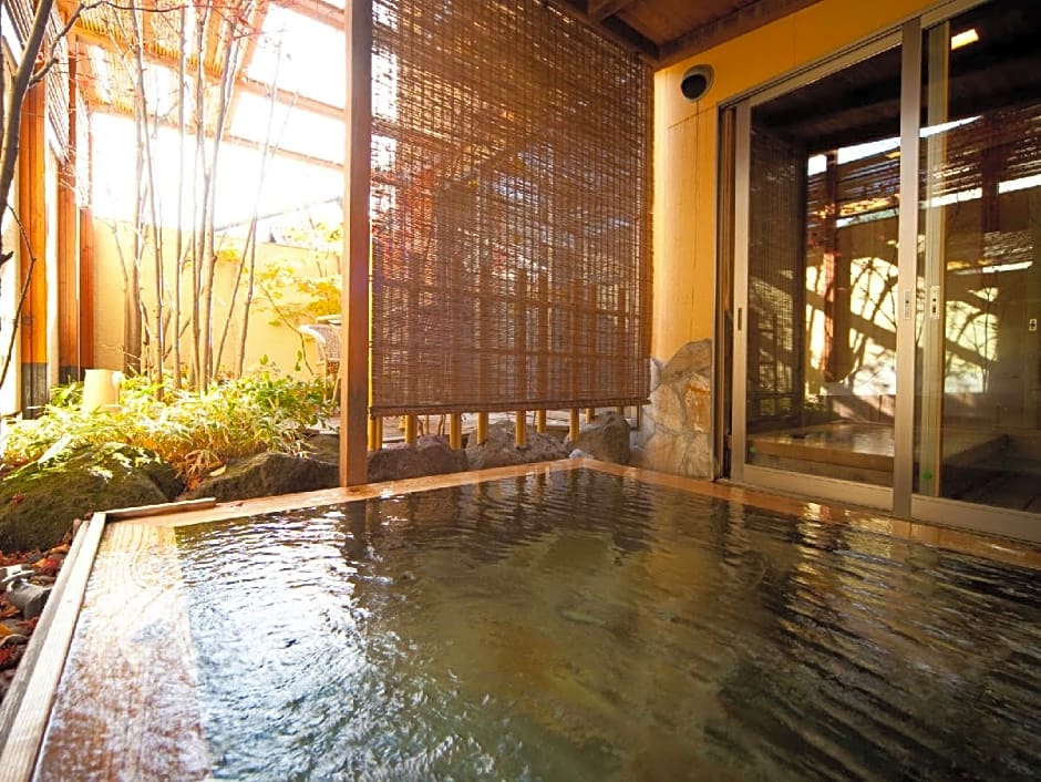 Yufuin Kutsurogi No Yado Nanakawa