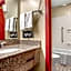 Econo Lodge Inn & Suites Forest