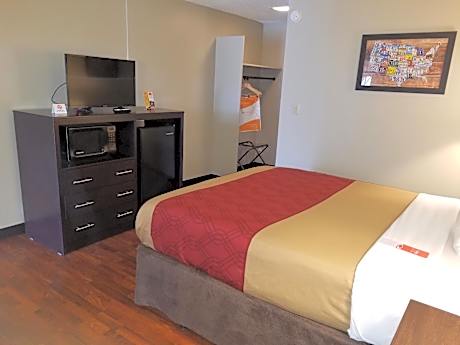 Queen Room - Non-Smoking