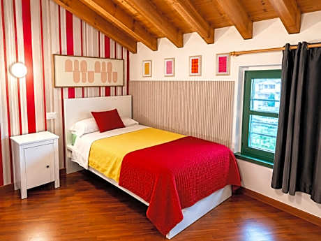 Deluxe Twin Room with Private Bathroom