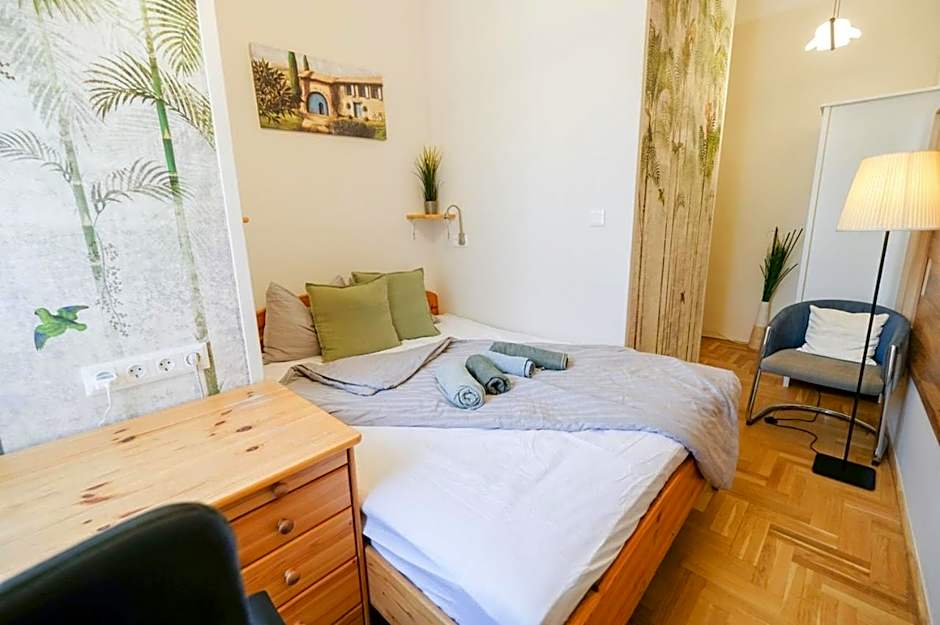 Acacia Private Rooms & Studios