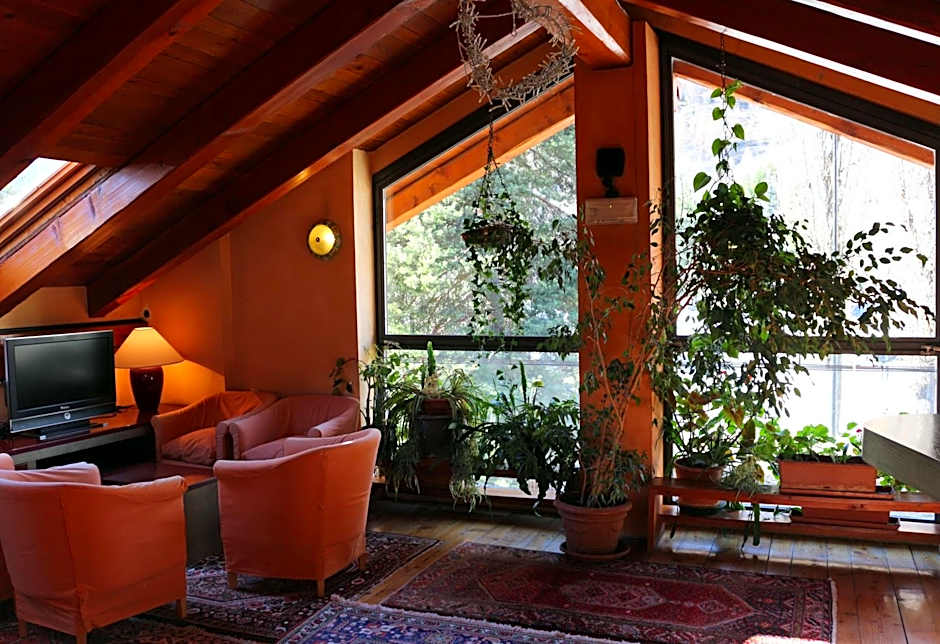 Hotel Bucaneve